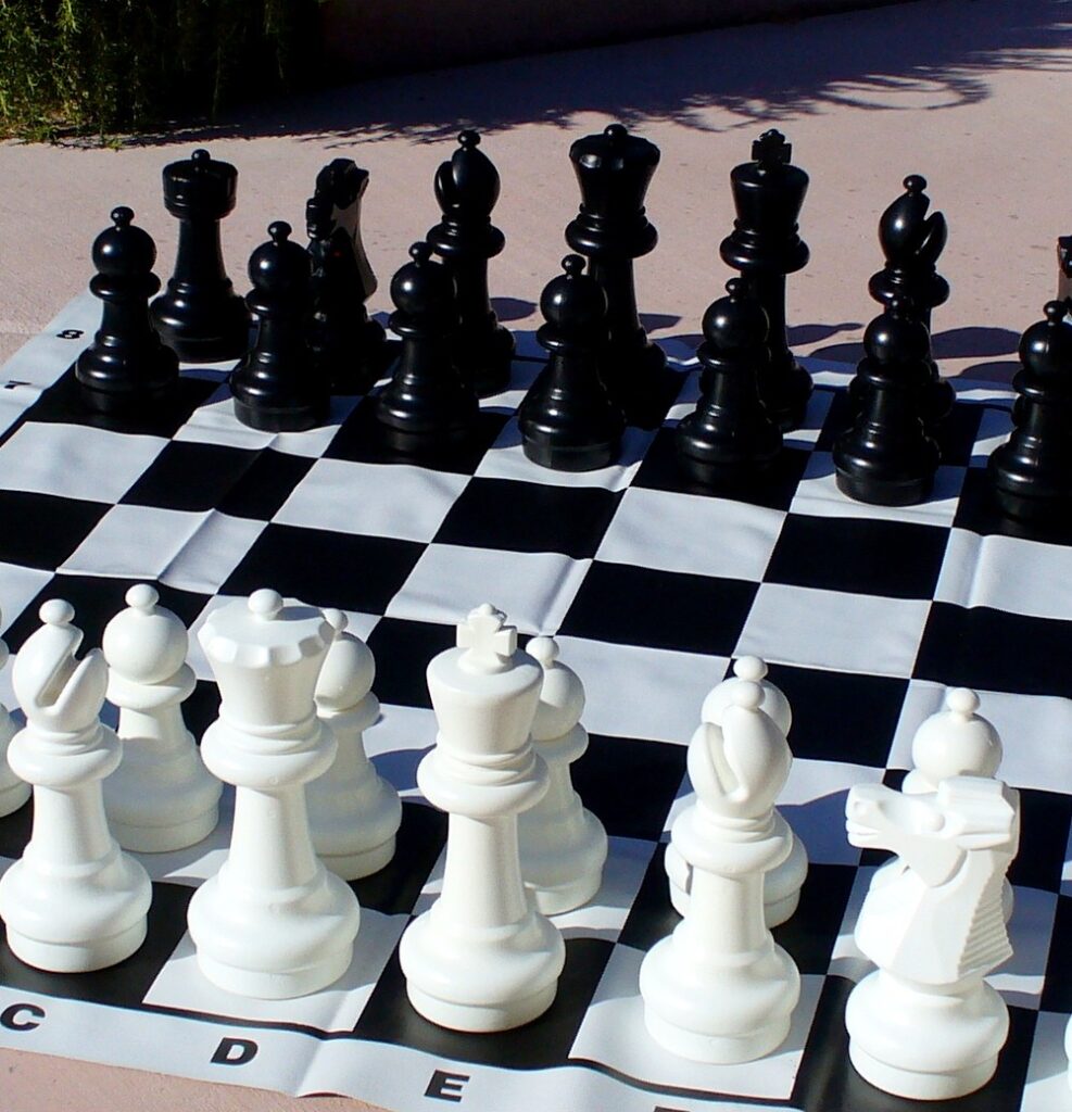 16″ Garden Chess Set with Nylon Chess Board